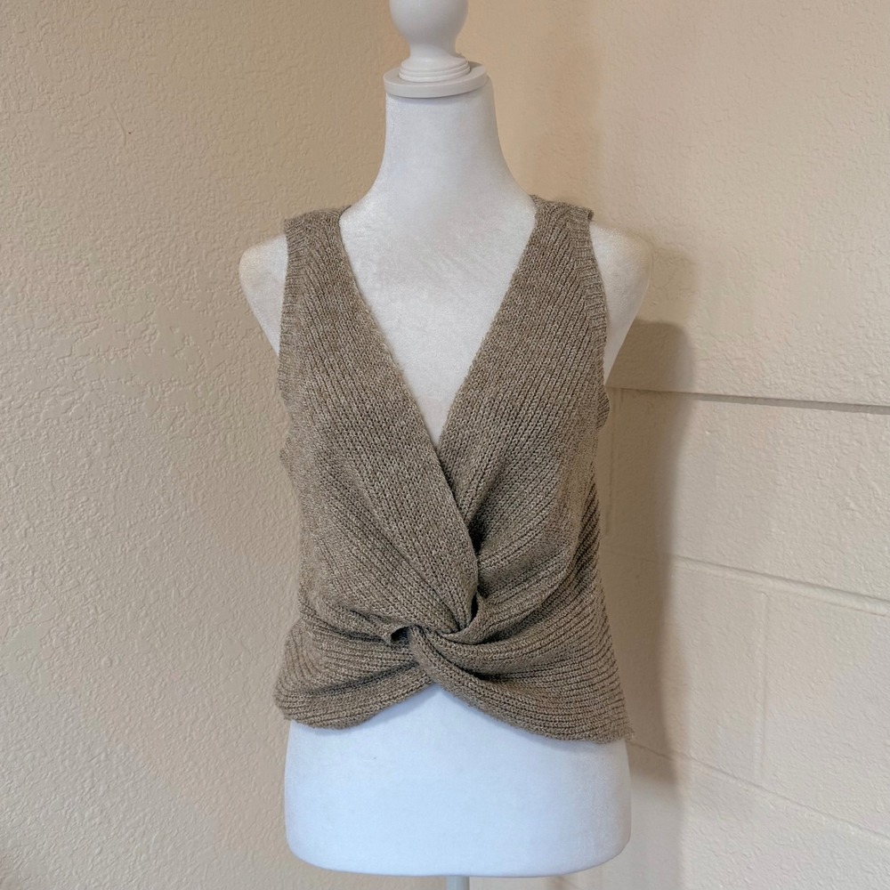 Unbranded Sweater Vest Womens Size M Tan Twist Front Knit Sleeveless V-Neck Cozy